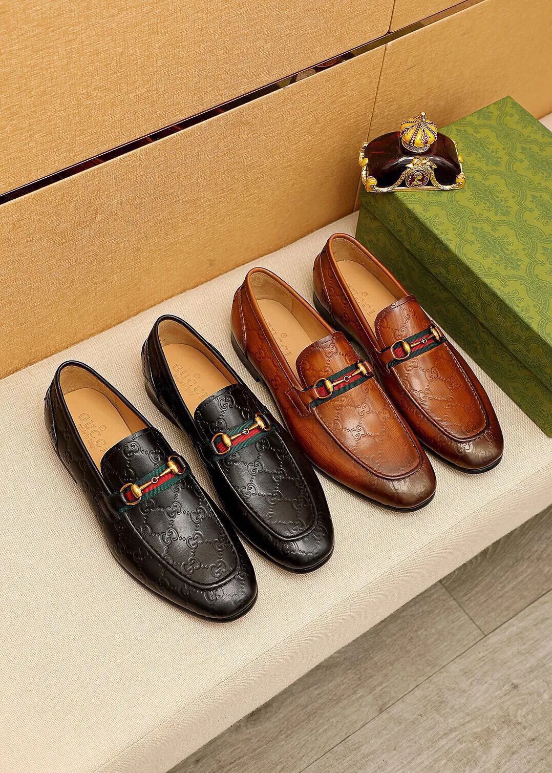 Men's shoes 💰480 💐 Product trademark: GUCCI "Gucci" casual leather shoes Regular size: 38-45 (45.46🉑️customized) Product materials: Selected imported first-layer calfskin embossed upper + luxury hardware buckle, imported cowhide leather lining. Strong three-dimensional visual effect, original outsole color: 2 colors available